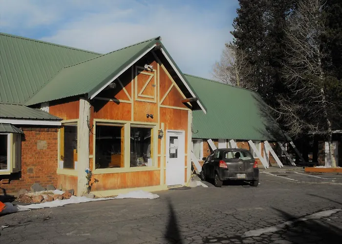Eagle Crater Lake Inn