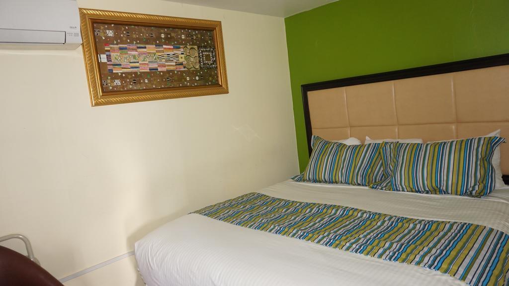 Eagle Crater Hotel