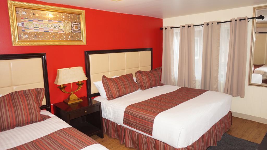 Eagle Crater Hotel 4*