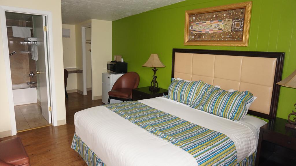 Eagle Crater Hotel