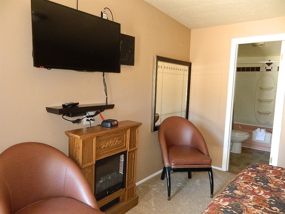 Eagle Crater Hotel